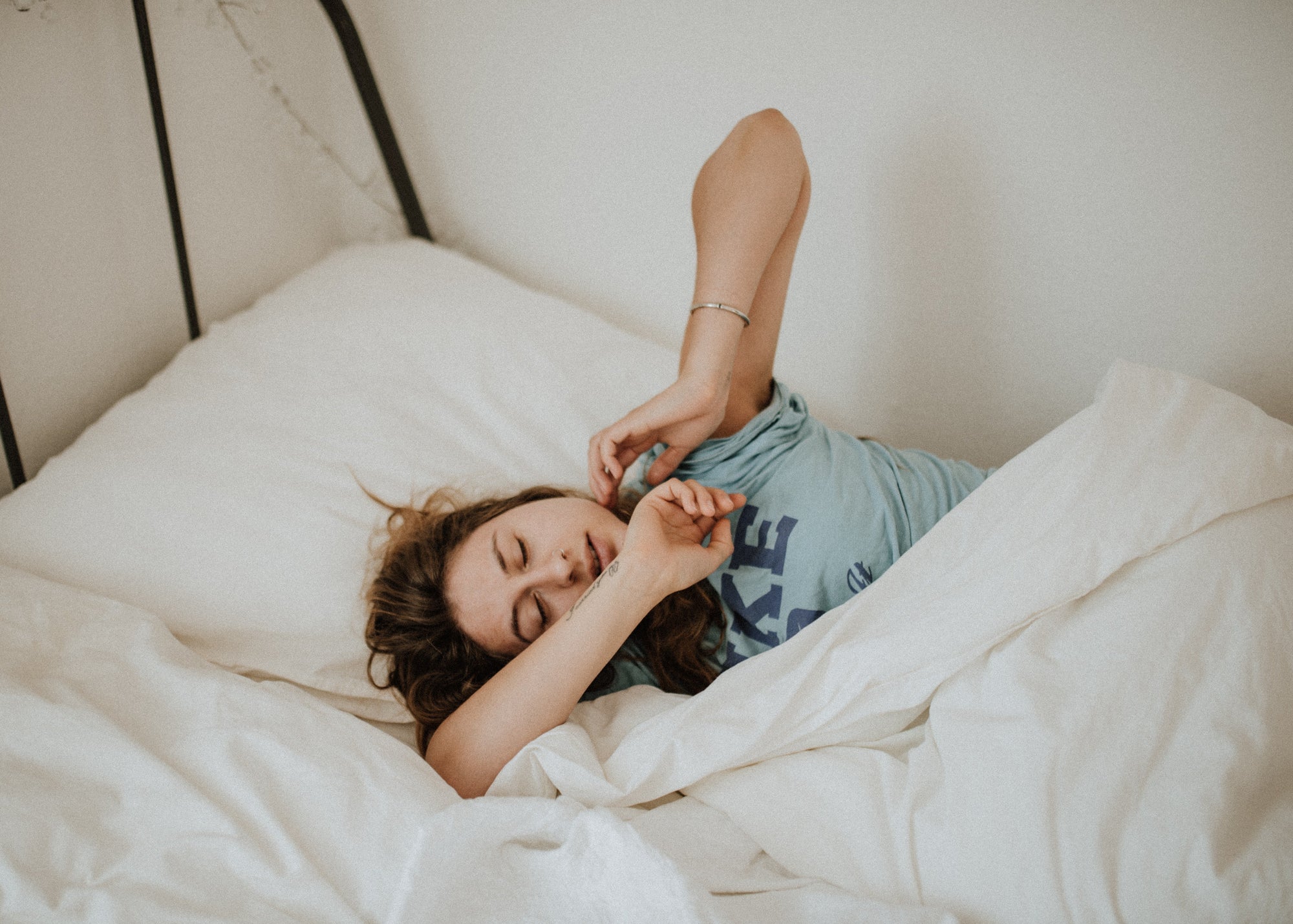 Microbiomul și somnul: Are digestia noastră un impact asupra calității somnului?